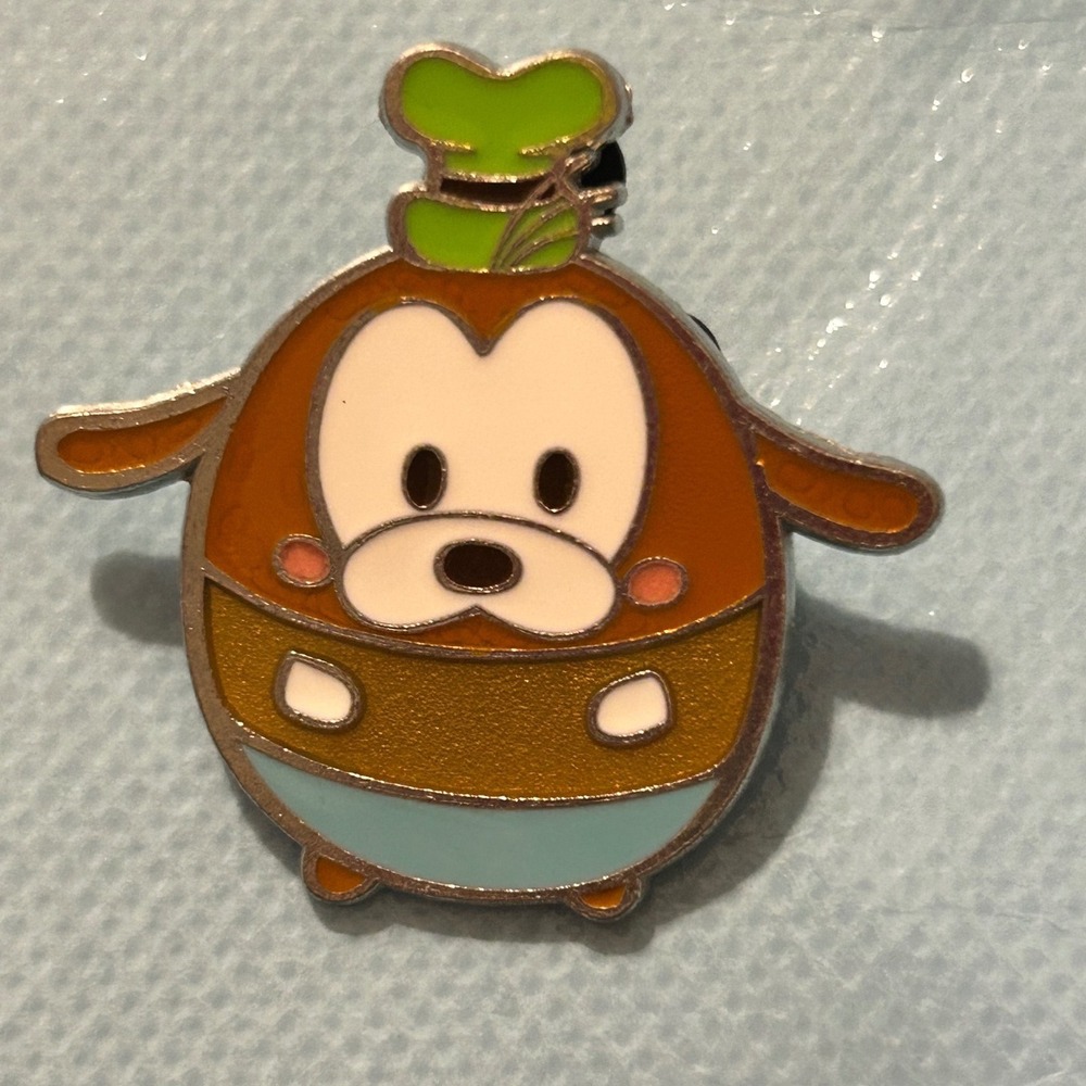 Disney Tsum Tsum Goofy Enamel Pin 2017 Hong Kong Disneyland Trading Pin
